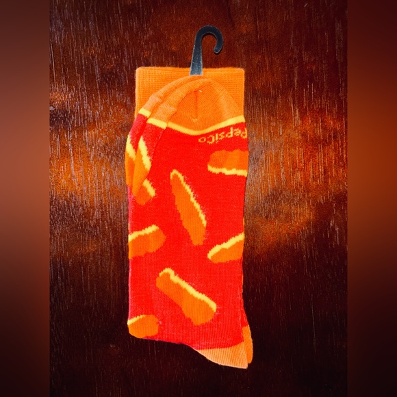 FLAMIN HOT CHEETOS NOVELTY CREW SOCKS NWT MEN’S SHOE SIZE 6-12 - Picture 2 of 2